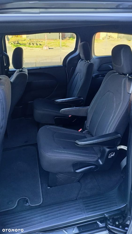 Chrysler Pacifica - 7