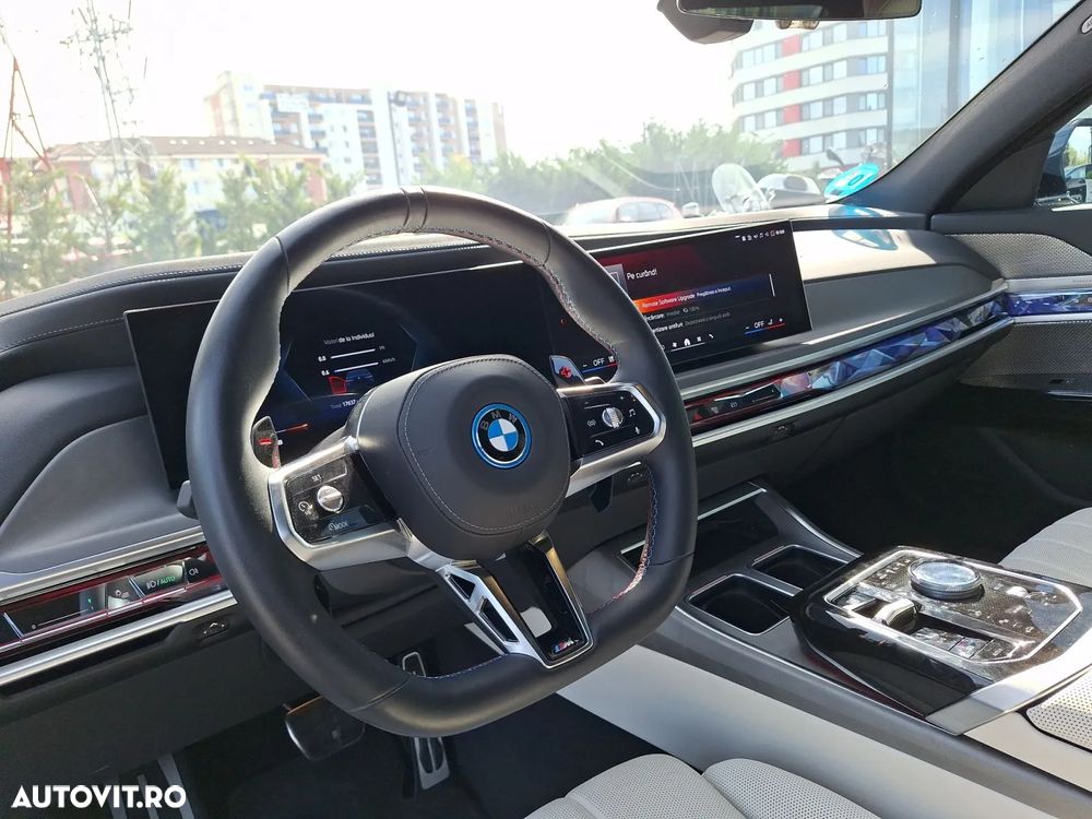 BMW M7 M760e xDrive - 11