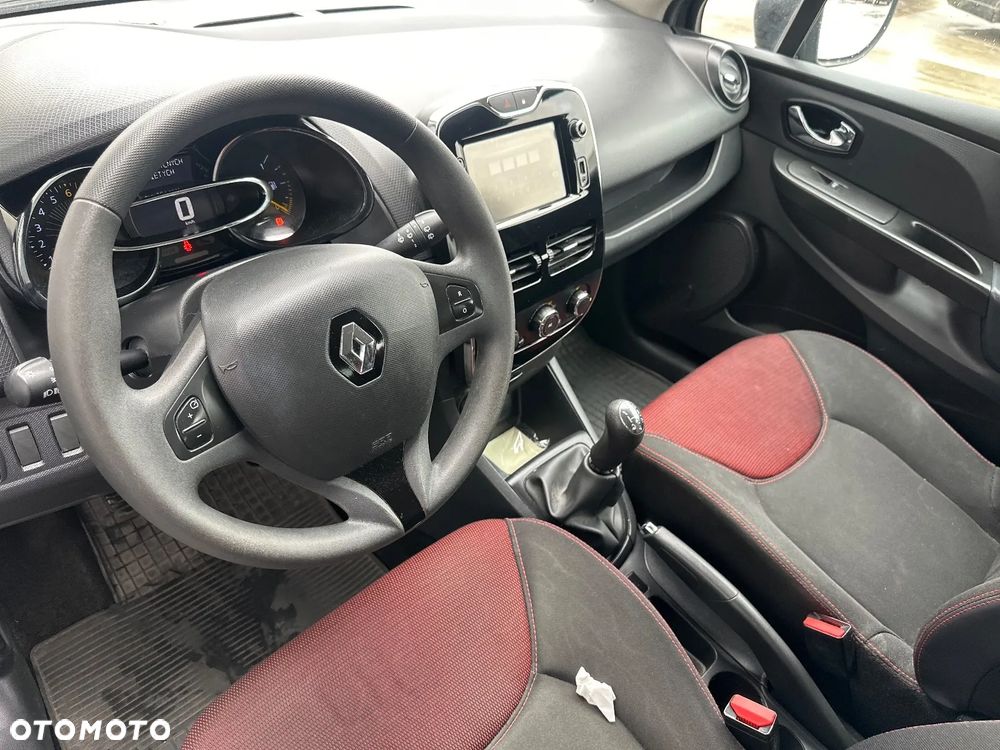 Renault Clio 1.2 16V 75 LIMITED - 21