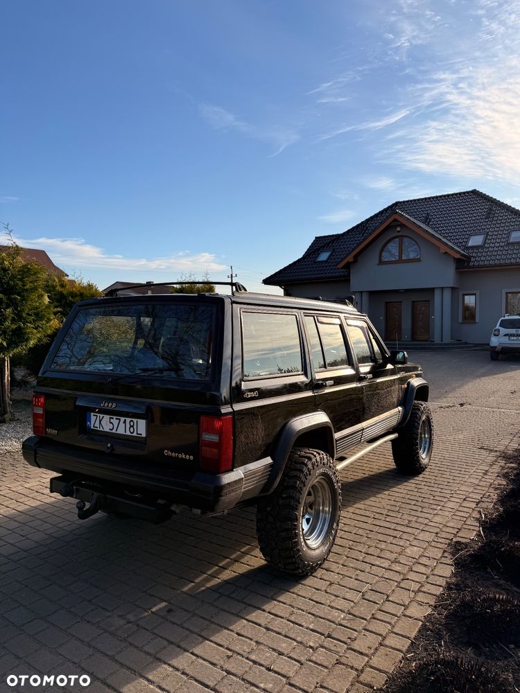 Jeep Cherokee - 4