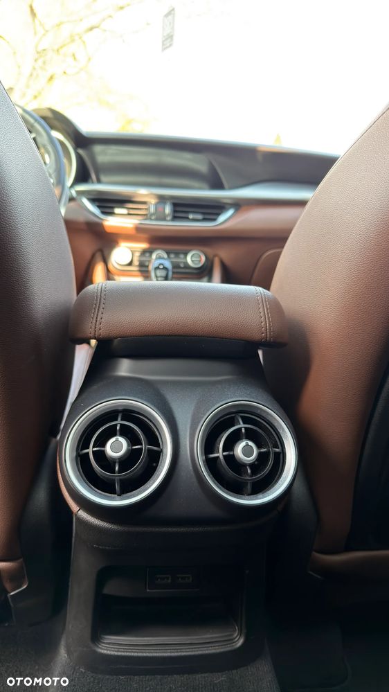 Alfa Romeo Stelvio 2.0 Turbo 16V AT8-Q4 Ti - 25