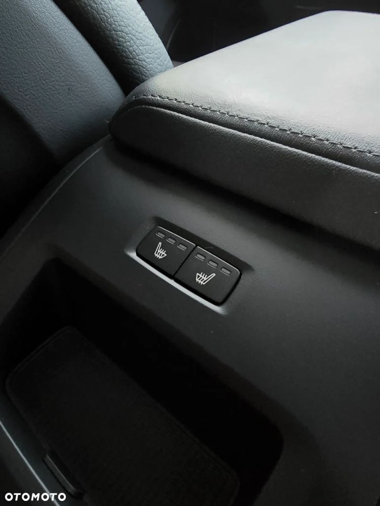 Volvo S60 B5 B AWD R-Design - 24