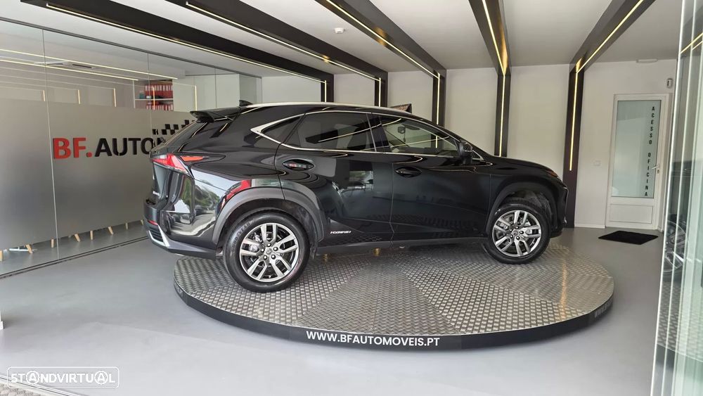 Lexus NX 300h Executive - 8
