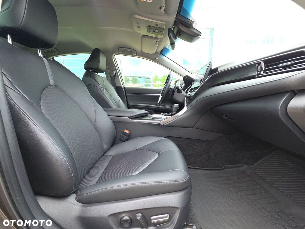 Toyota Camry 2.5 Hybrid Executive CVT - 16