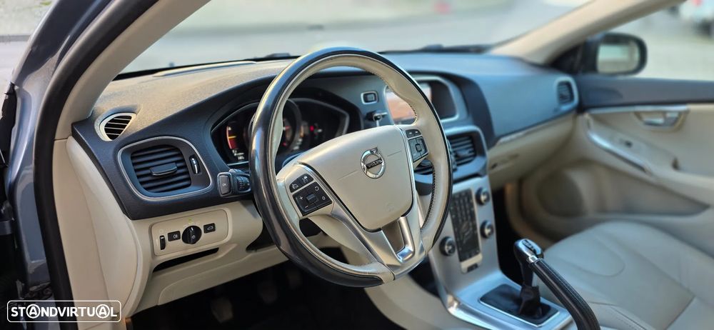 Volvo V40 Cross Country 2.0 D3 Momentum - 12