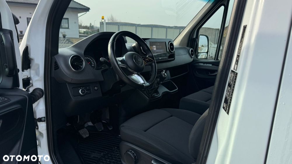 Mercedes-Benz Sprinter Standard PRO 907.233 - 11