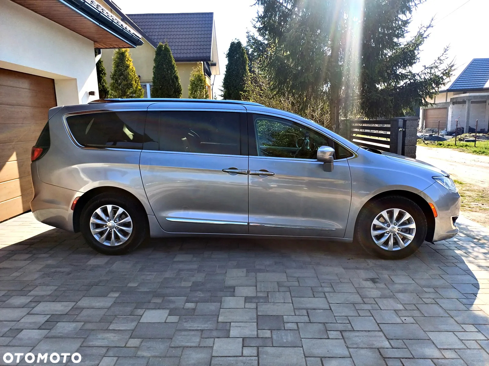 Chrysler Pacifica - 5