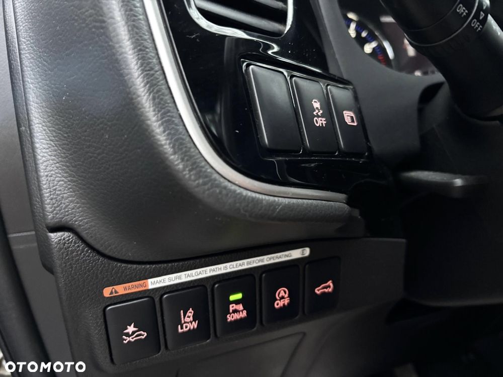 Mitsubishi Outlander 2.0 Intense + Navi 4WD CVT - 12