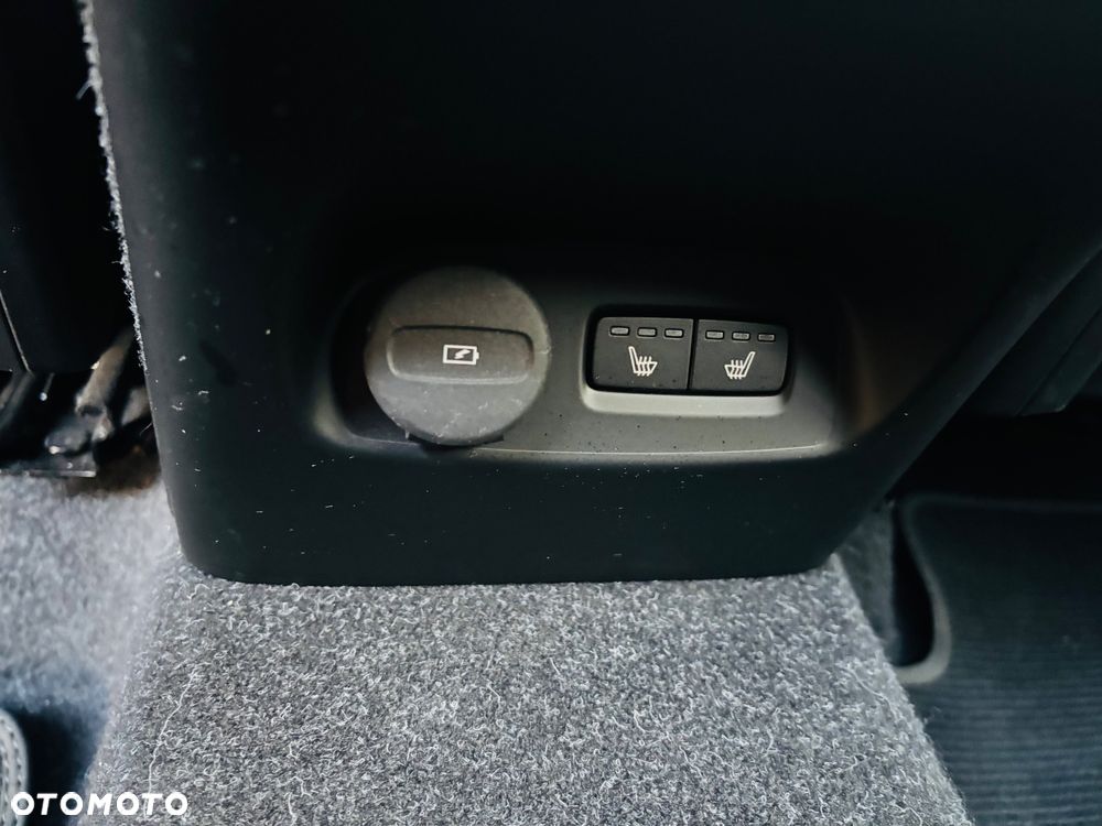 Volvo XC 40 D4 AWD Geartronic R-Design - 24