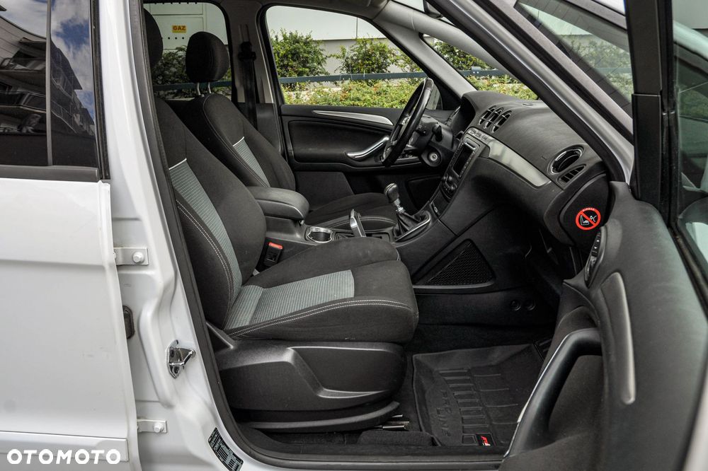 Ford S-Max - 11