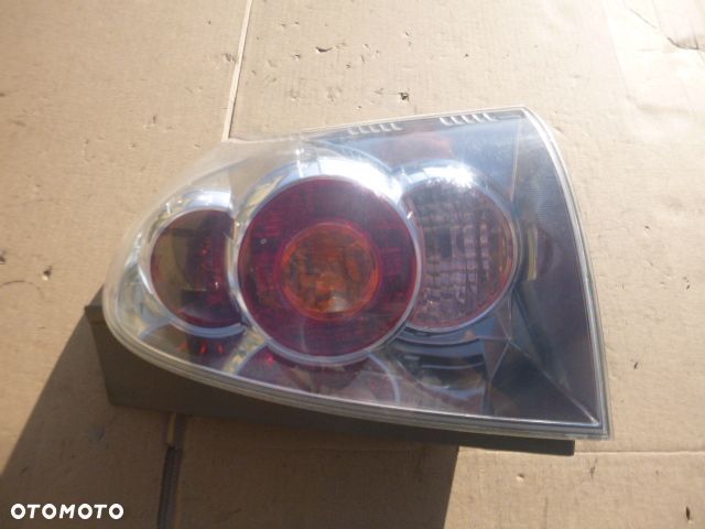 LAMPA PRAWY TYŁ PRAWA TYLNA TOYOTA COROLLA VERSO II - 2