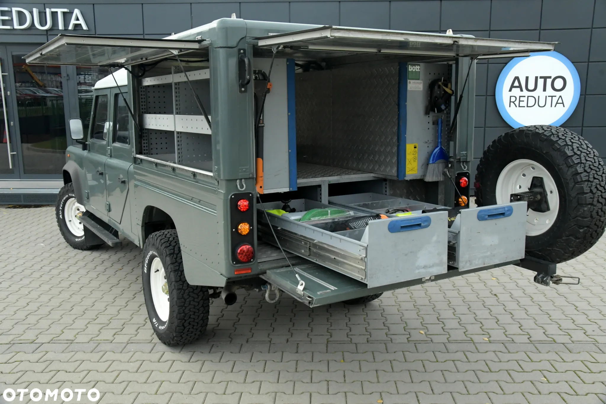 Land Rover Defender 130 2.4 TD4 HCPU E - 32