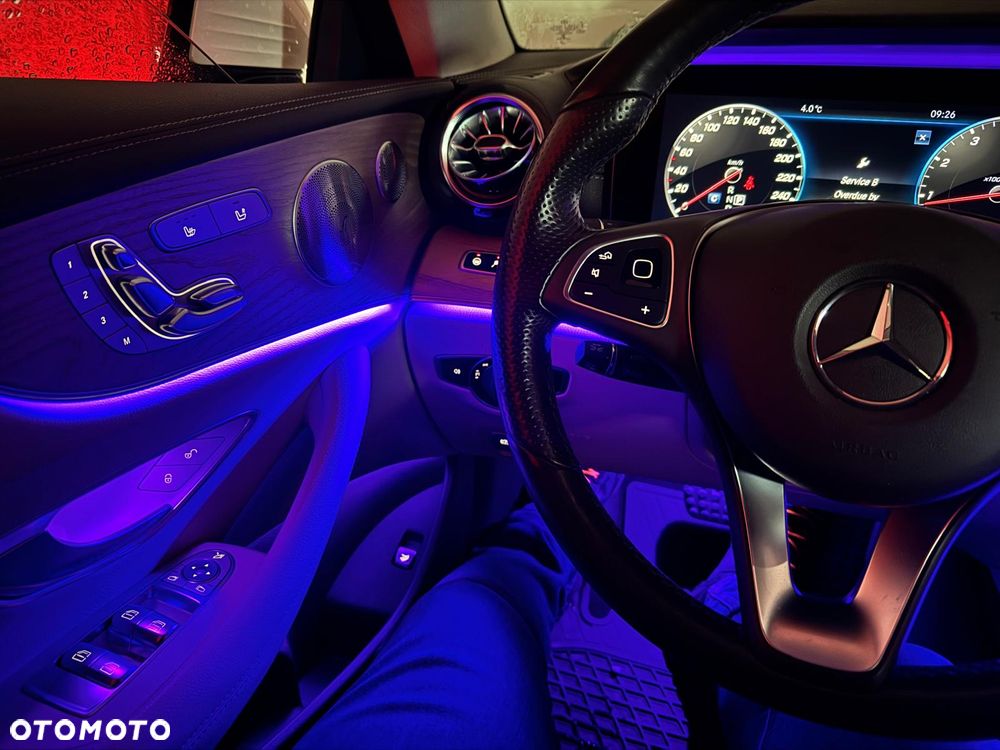 Mercedes-Benz Klasa E 400 4-Matic 9G-TRONIC - 26