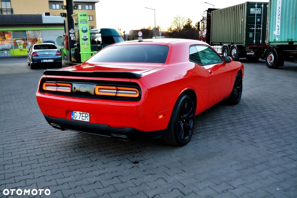 Dodge Challenger - 7