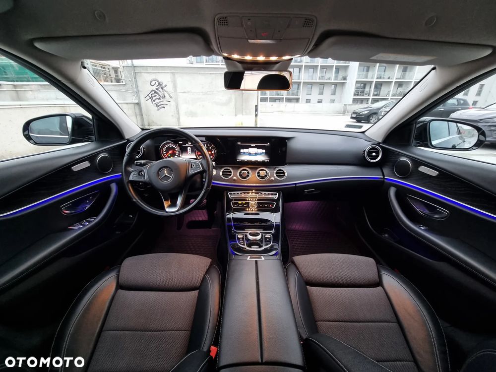 Mercedes-Benz Klasa E 220 d 9G-TRONIC - 21