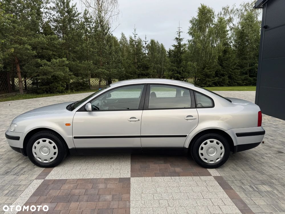 Volkswagen Passat 1.6 GL - 4