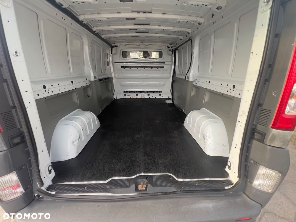 Opel Vivaro - 8