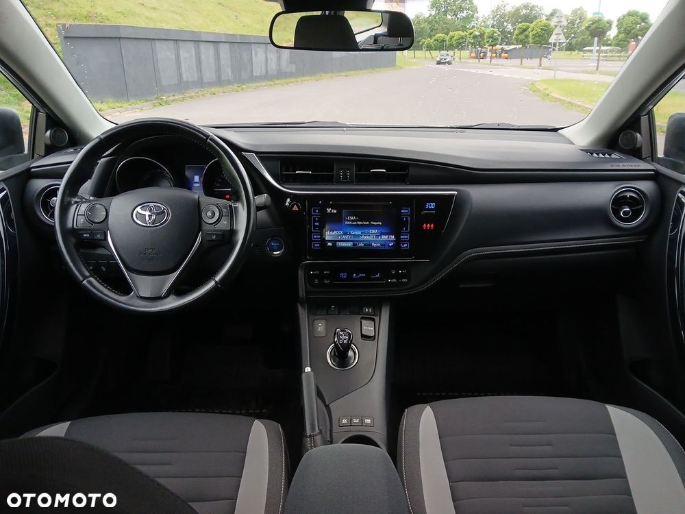 Toyota Auris Hybrid 135 Premium - 23