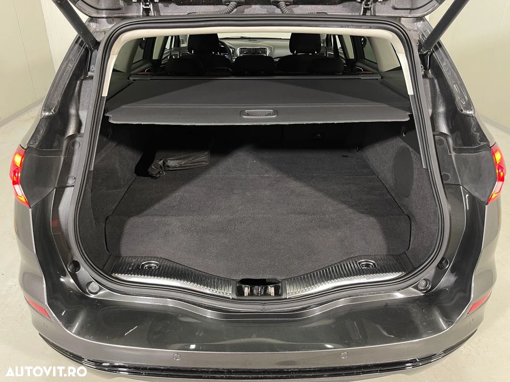 Ford Mondeo 2.0 HEV Titanium - 13
