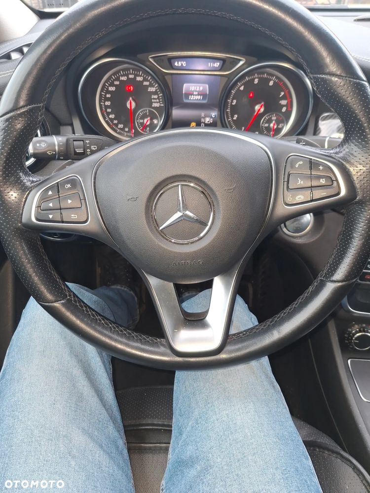Mercedes-Benz GLA 200 7G-DCT - 10