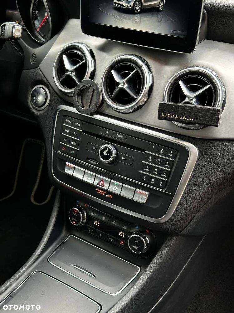 Mercedes-Benz GLA 180 d 7G-DCT AMG Line - 16
