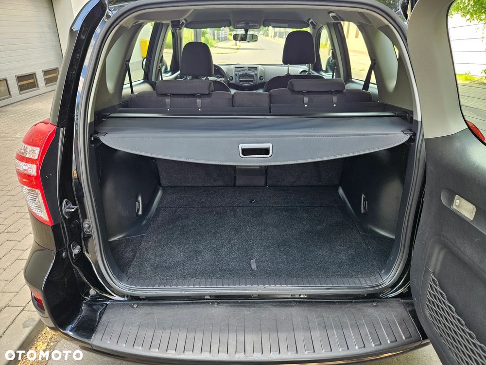 Toyota RAV4 2.0 VVT-i Premium - 11