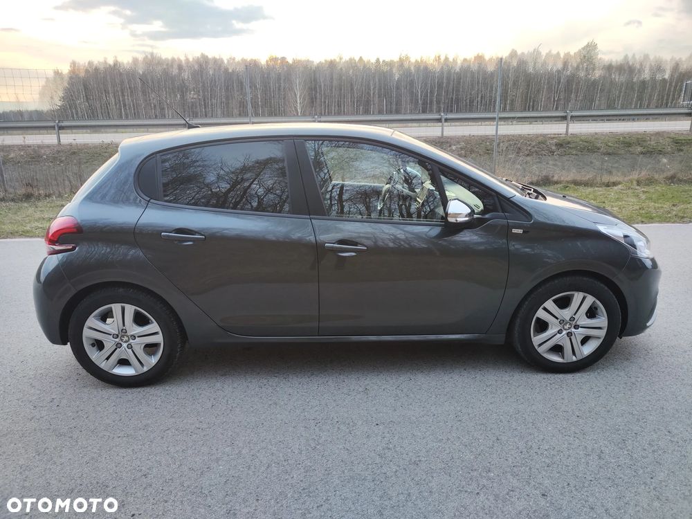 Peugeot 208 PureTech 82 Style - 4