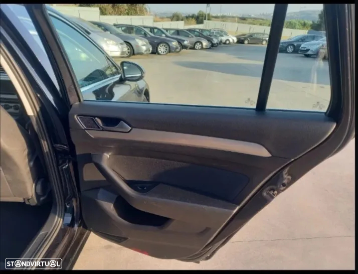 VW Passat Variant 2.0 TDi Confortline - 17