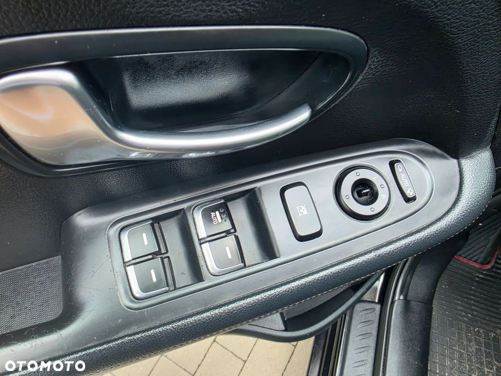 Kia Carens 1.6 GDI Attract - 21