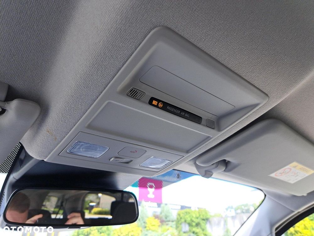 Volkswagen Caravelle - 25