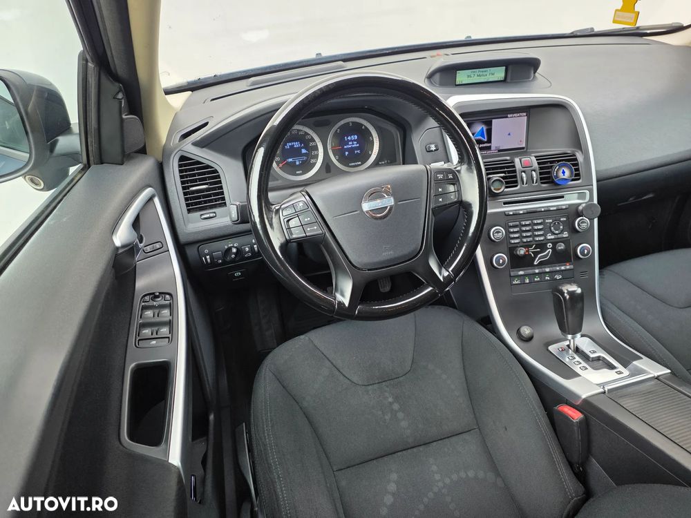 Volvo XC 60 D5 AWD Aut. Momentum - 12