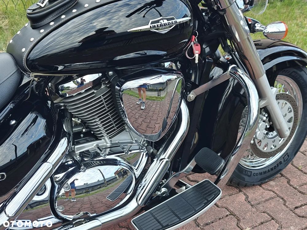 Suzuki Intruder - 12