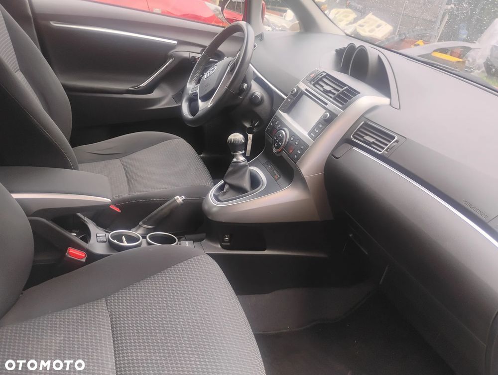Toyota Verso 2.0 D-4D Active - 23