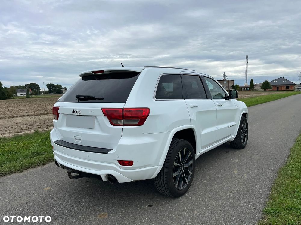 Jeep Grand Cherokee - 22