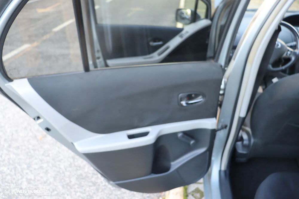 Toyota Yaris 1.3 VVT-i Sol High Pack VSC+TRC - 54