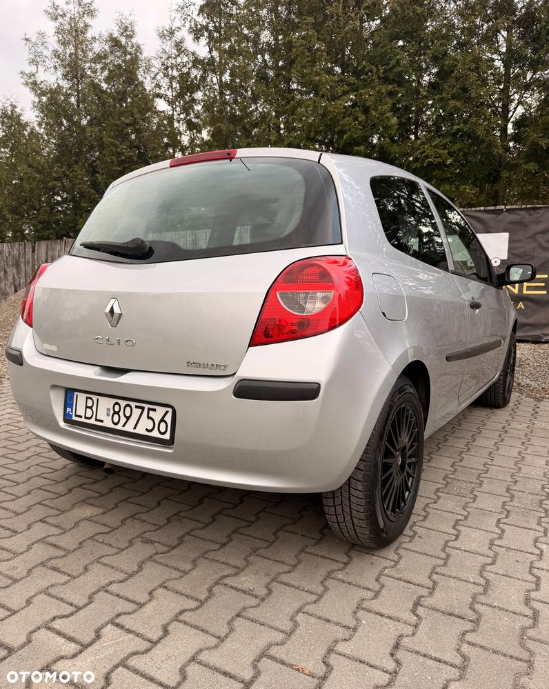 Renault Clio - 7