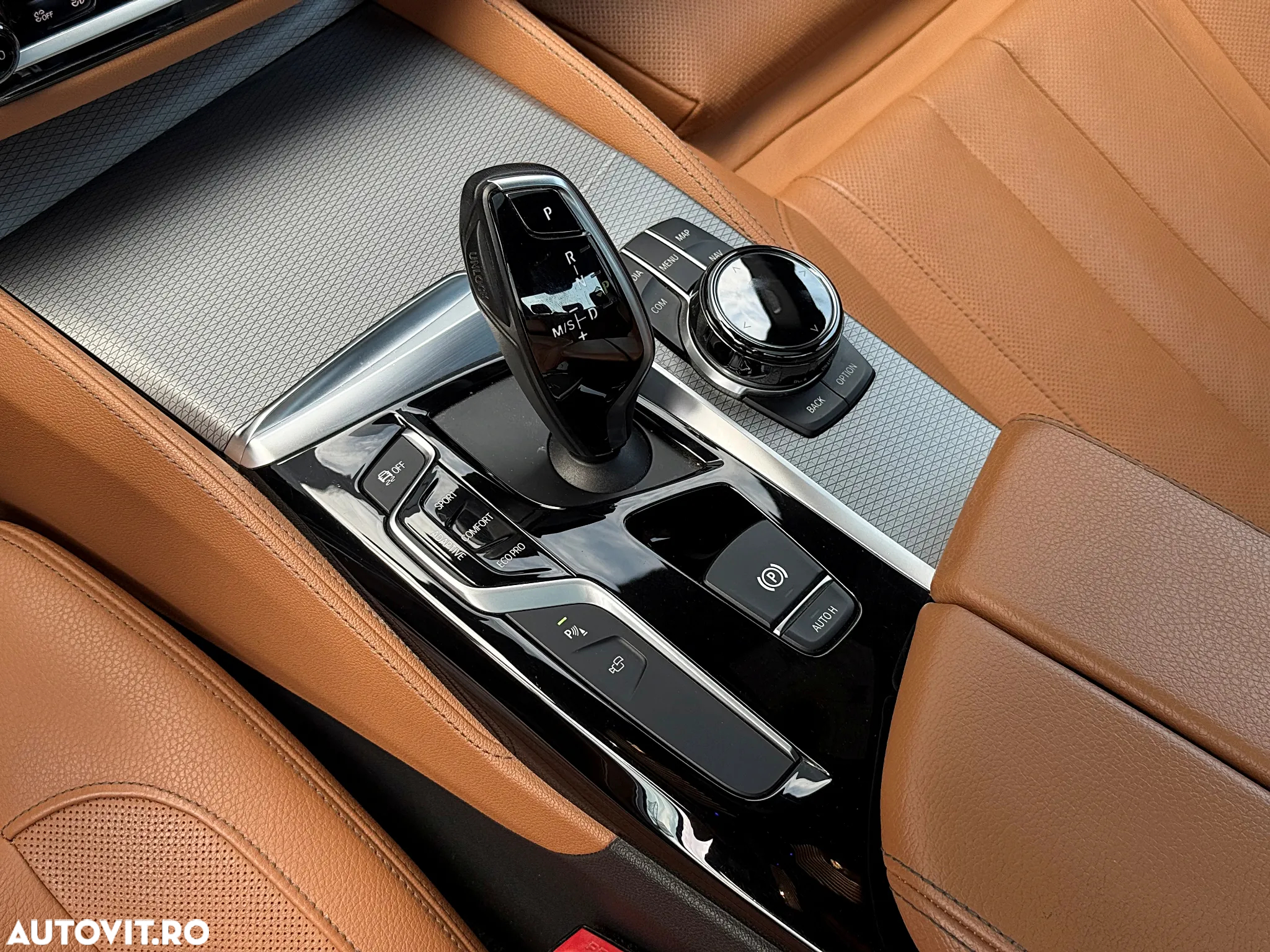 BMW Seria 5 550i xDrive - 18