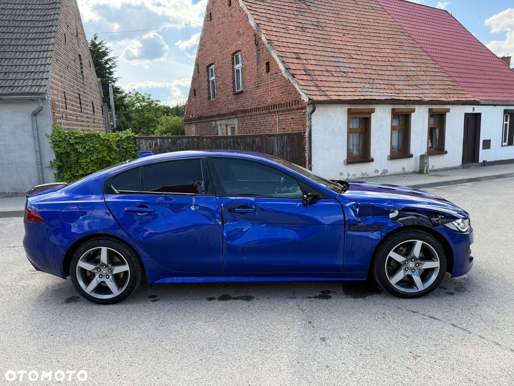 Jaguar XE 2.0 D AWD R-Sport - 4