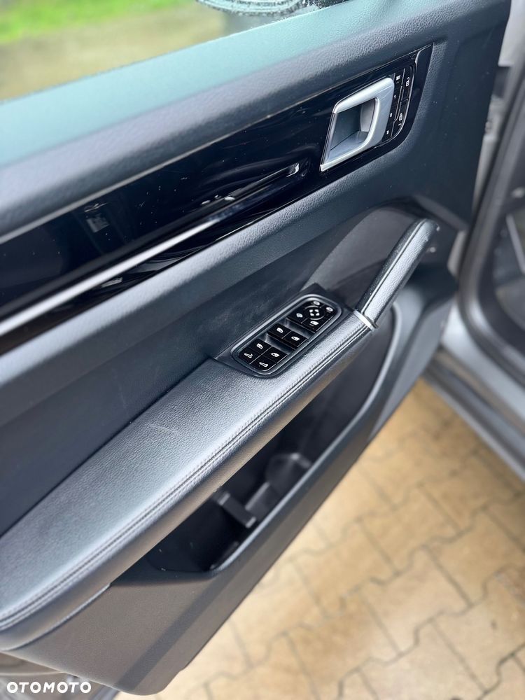 Porsche Cayenne - 14