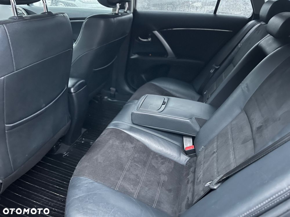 Toyota Avensis 2.0 D-4D Executive - 6