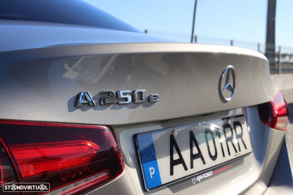 Mercedes-Benz A 250 Limousine e AMG Line - 14