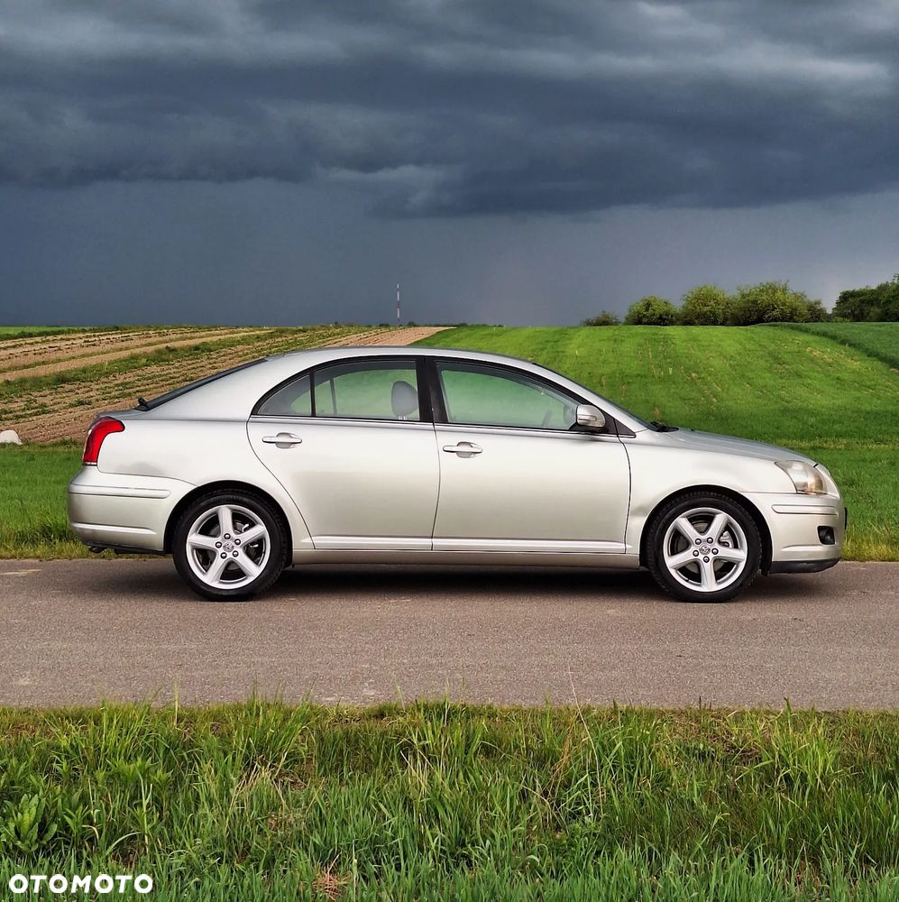 Toyota Avensis 2.2 D-4D Prestige - 2
