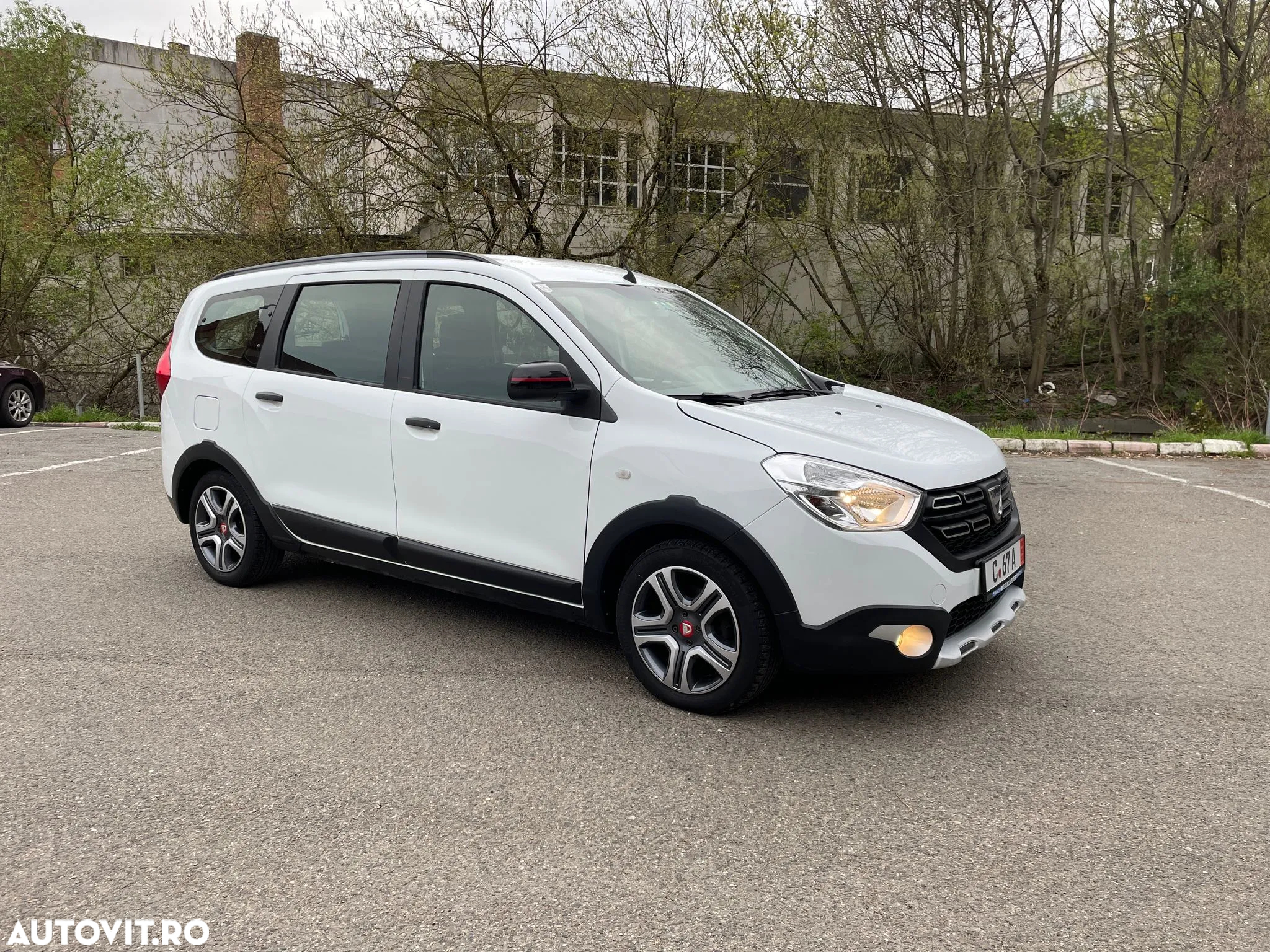Dacia Lodgy TCe 130 GPF Stepway - 17