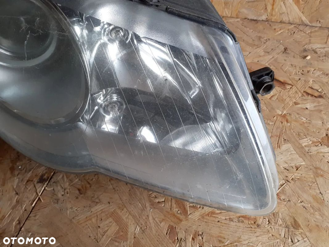 VW VOLKSWAGEN PASSAT B6 LAMPA PRZÓD PRZEDNIA PRAWA SOCZEWKA - 2