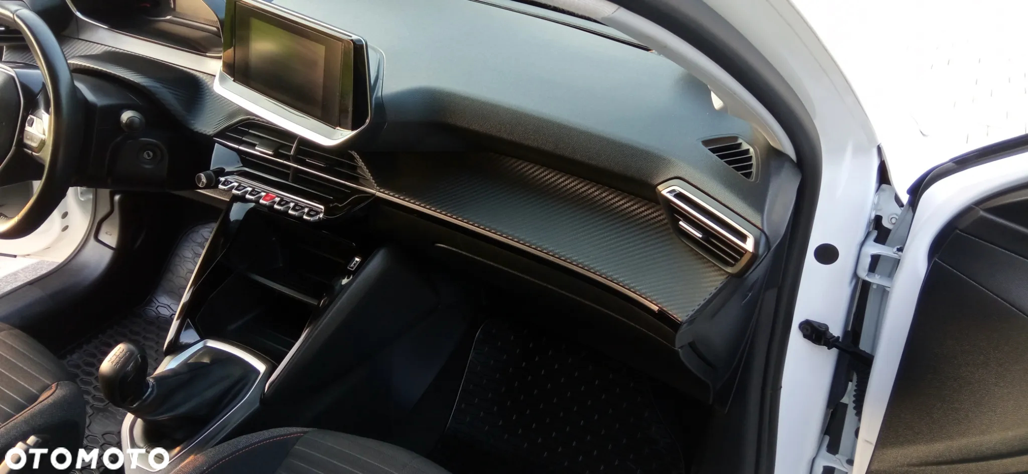 Peugeot 208 - 21