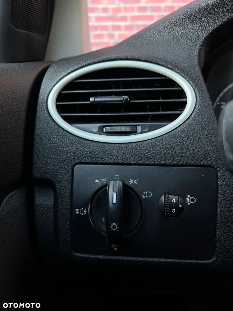 Ford Focus 1.8 Trend - 25