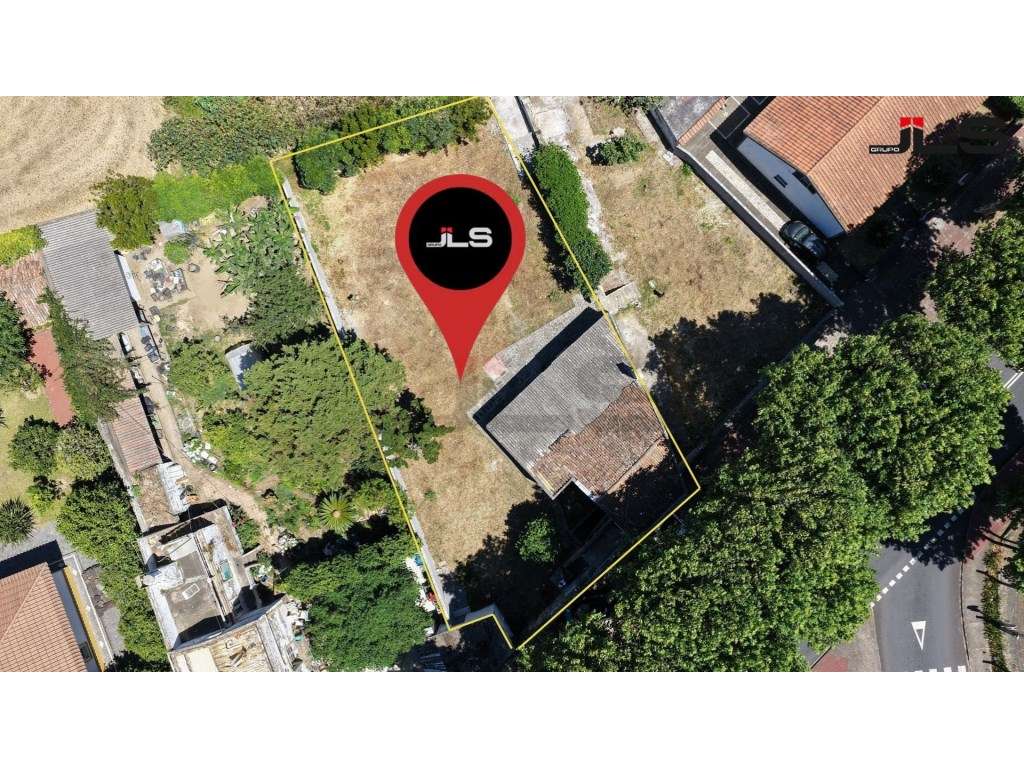 Moradia inserida em terreno de 569m2, Ponta Delgada Ilha de São Miguel - Grande imagem: 2/29