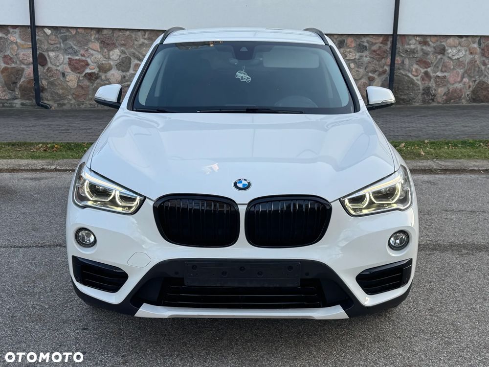 BMW X1 xDrive20i Sport Line - 23