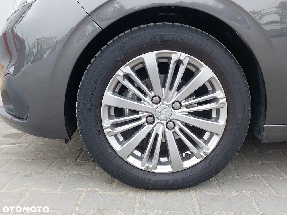 Peugeot 208 - 17