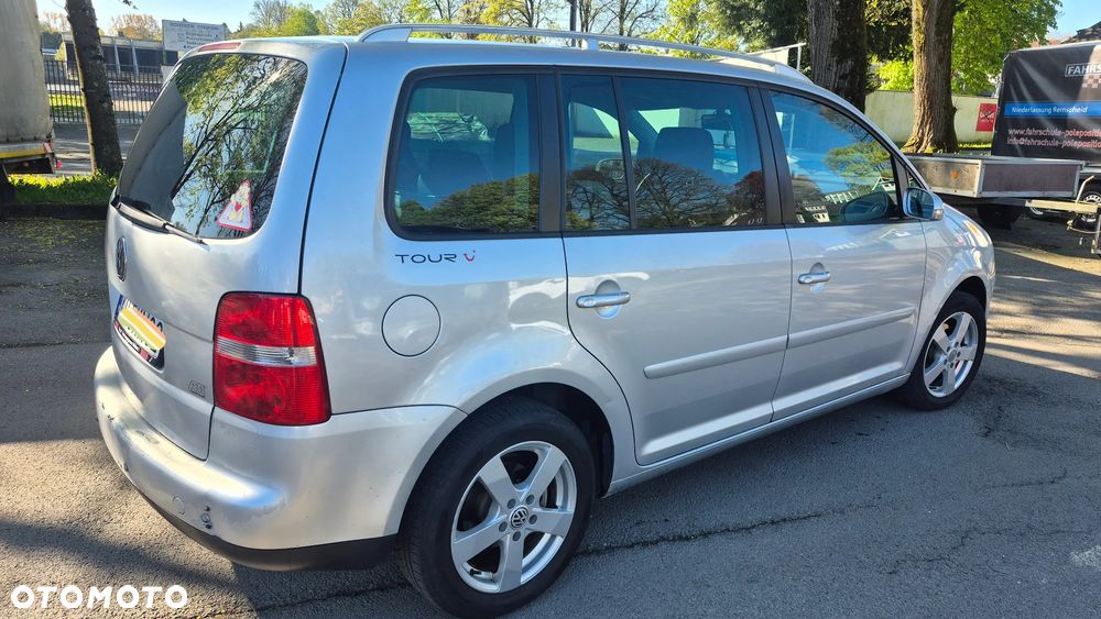 Volkswagen Touran 1.6 FSI Trendline - 1